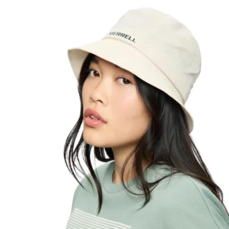Cappellino con logo lineare